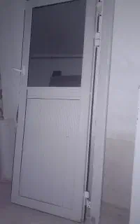درب پی وی سی جنس محکم بل چارچوب و آینه و دستگیره