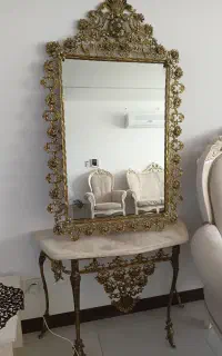 میز و آینه ی برنز