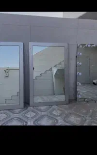 آینه و استند چوبی