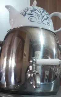 کتری و قوری ،بشقاب ،نیم لیوان