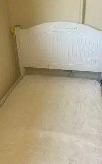 تخت سفید با تشک طبی رویال