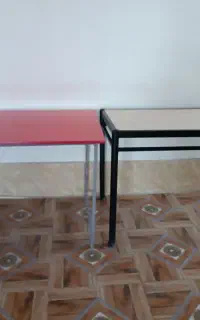 تعدادی میز فلزی