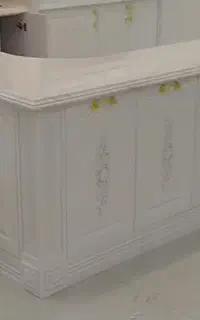 رویه کابینت ومابین وجزیره وپله گرد پشت tv