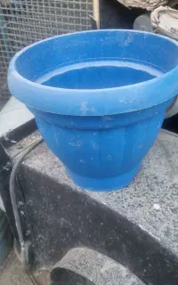 گلدان پلاستیکی لبه دار نو