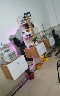 نیازمند شاگرد در سالن زیبایی