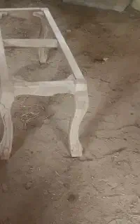 میز غذاخوری شش نفره و یک عدد نیمکت دو نفره