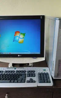 کامپیوتر ۲هسته ۷۳۰۰ رم ۸ ddr2 هارد ۲۵۰ گرافیک ۱