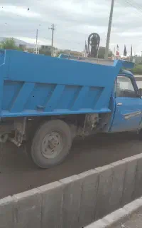 نخاله با کارگر .ماسه .اجر .چال
