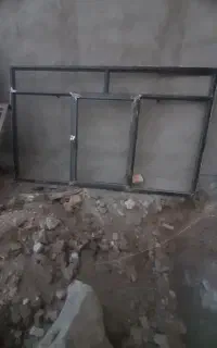 پنجره اهنی در حد نو  بدون شیشه