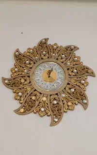ساعت دیواری سنتی سالم ۶۵۰ تومن