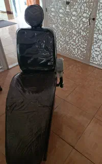 دو عدد صندلی اصلاح در حد نو