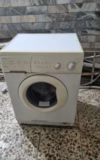 لباسشویی فروشی دارم  به قیمت خوب