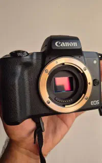 دوربین Canon M50 Mark II و دو لنز و تبدیل و باتری