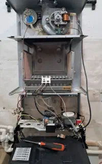 تعمیرات تخصصی پکیج دیواری و آبگرمکن دیواری
