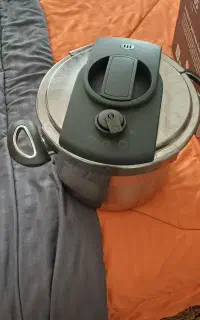 زودپز۸لیتری سالم