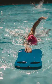 اموزش شنا ( بانوان )