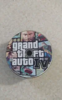 ۲۷ عدد سی دی PC