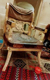 پنج عدد صندلی قدیمی