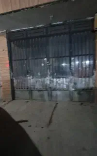 یک باب مغازه تجاری در فناوران