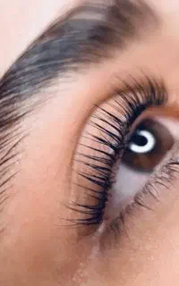 خدمات و آموزش لیفت مژه و ابرو با مدرک فنی حرفه ای