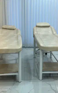 وسایل نو ارایشگاه همراه با صندلی