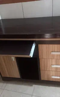 میز تحریر وکامپیوتر