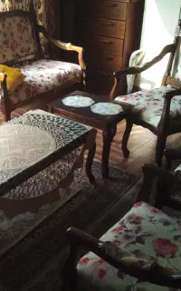 مبلمان سلطنتی ۶ نفره با یک میز بزرگ