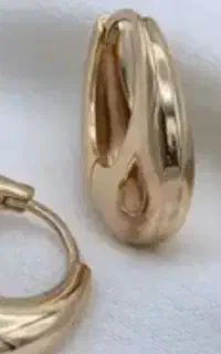لنگه گوشواره طلا گمشده