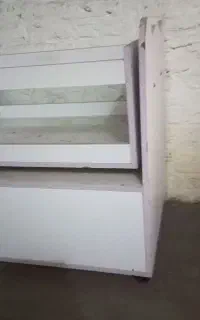 ننی کودک کنار تخت مادر