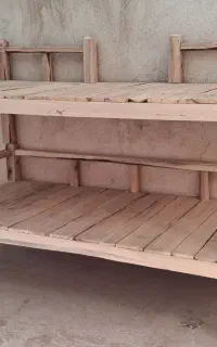 تخت چوبی حیاطی محکم