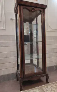 ویترین چوبی در حد نو