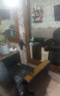 تجهیزات کامل اریشگاه مردانه تمیز در حد نو