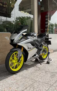 یاماها R15