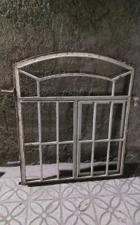 پنجره فلزی سنگین