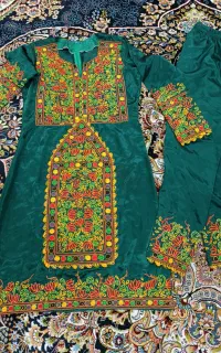 تعدادی لباس مجلسی ولباس بلوچی کار دست،