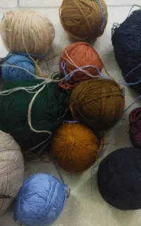 وسیله گلیم بافی نخ و شانه و قلاب