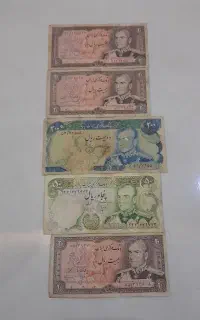 پنج برگ اسکناس پهلوی