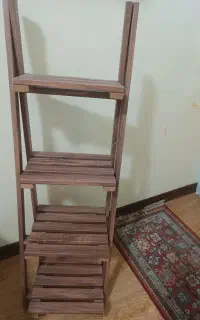 استند چوبی