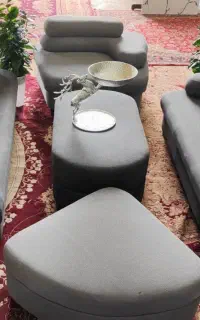 مبل فانتزی مدل سنگی پایه دار و ساده و کمجا