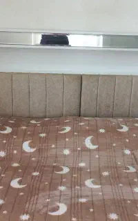 تخت خواب دو نفره و آینه
