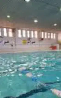 آموزش شنا در استخر سر پوشیده