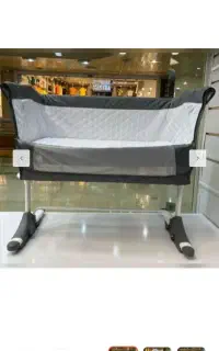 تخت وگهواره کنارمادر مارک زویه