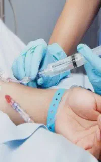 خدمات پرستاری تزریقات و پانسمان در منزل