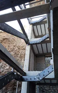 ساخت و نصب اسکلت فلزی و پله معلق و مدیریت پیمان