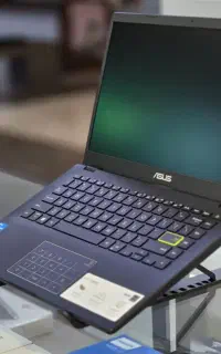 ایسوس نو ، دانشجویی