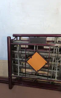 تخت یکنفره فلزی