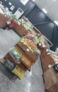کارگر میوه فروشی