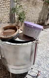 تنور گازی درب ریلی .سبد حصیری .میز چوبی.الک