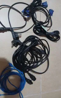 کابل های پاور و VGA و LAN