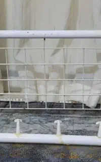 آویز داخل حمام